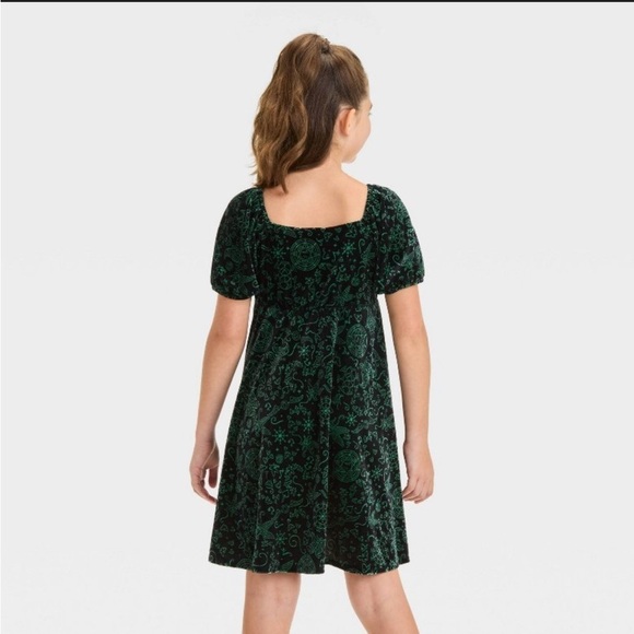 WICKED X GIRLS ELPHABA DRESS - GREEN SIZES XS, S, M, L (NEW WITH TAGS) - Picture 3 of 4